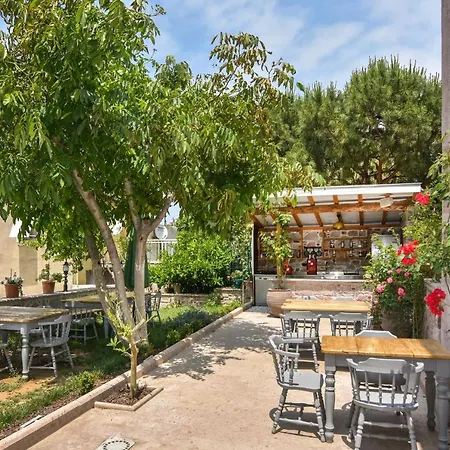 Lunaria Guest house 3*