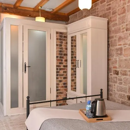 Guest house Lunaria 3*