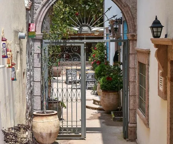 Lunaria Guest house 3*