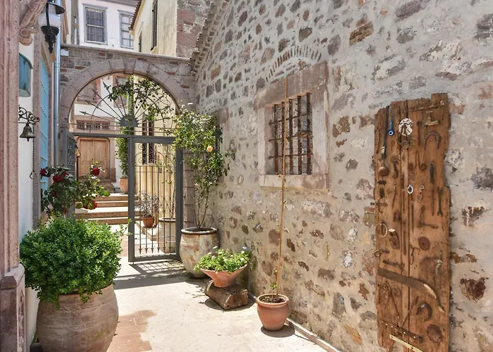 Lunaria Guest house 3*