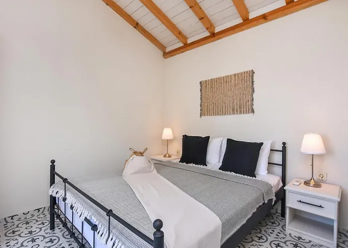 Lunaria Айвалик